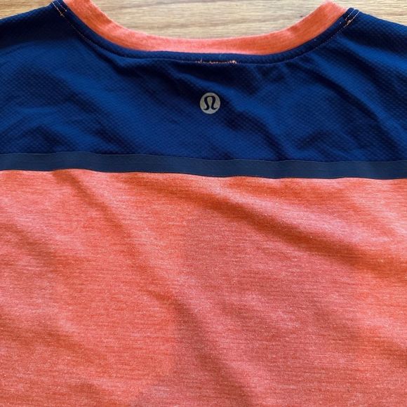 Lululemon active wear t shirt Sz Medium - Picture 11 of 12